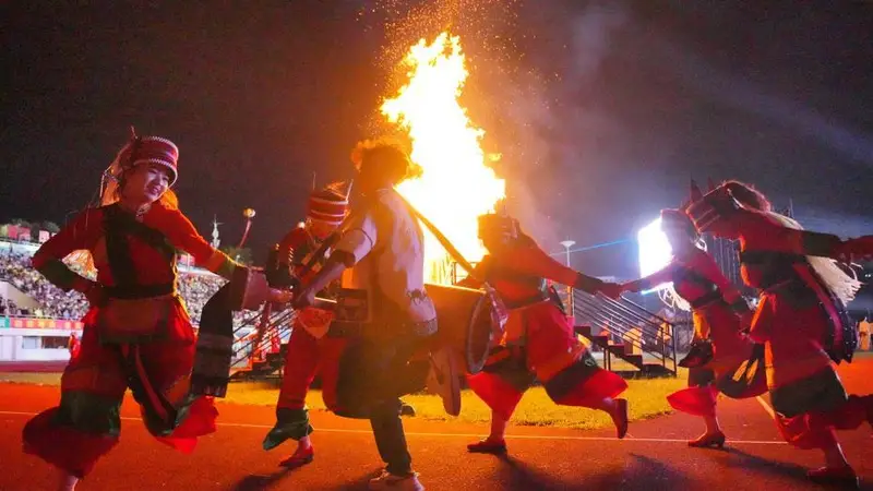 2026云南石林火把节启幕 各族群众欢聚共庆璀璨夏夜
