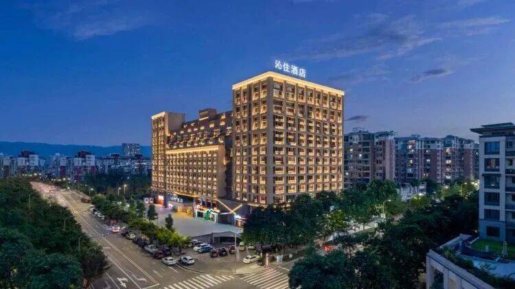 酒店推⾏“24小时退房”机制，亮点在于打破惯例