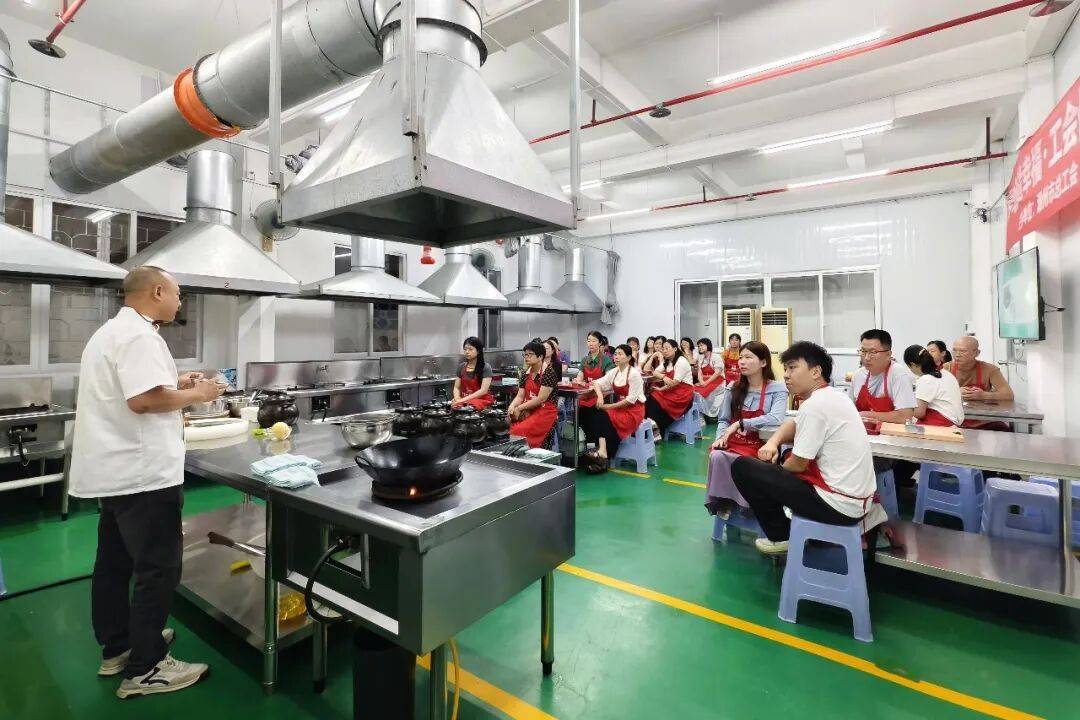 润养入膳，广式炖汤技艺进职工公益课堂