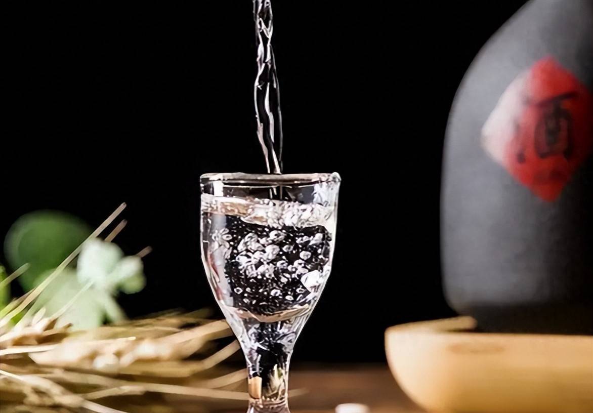 中国白酒终局：黄金时代结束后，为何只有一种酒能笑到最后