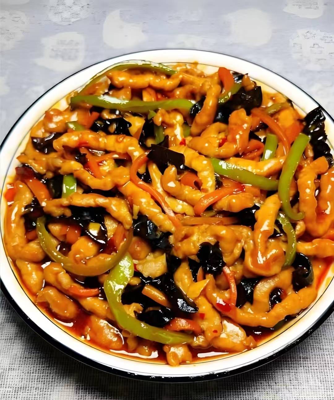 没鱼却有鱼香！酸甜微辣的鱼香肉丝，拌饭一绝