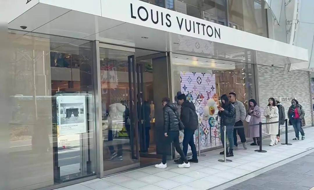 “背后空无一人”的LV，这次中国人彻底不买账了