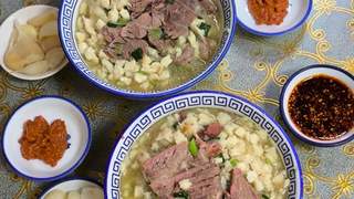 从王室礼馔到街头小吃,这碗美食来头太惊人,泡馍牵动多位帝王命运。