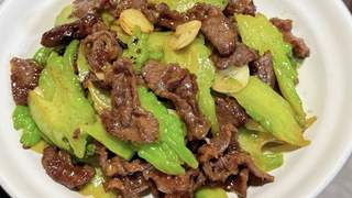 天热吃不下饭哦这道苦瓜炒牛肉清爽解腻家常好吃还十分下饭
