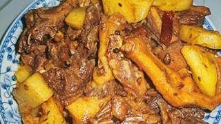三伏天消暑三佳肴：鸭肉菠萝煲、猪肚青椒炒、黄花鱼清蒸食谱