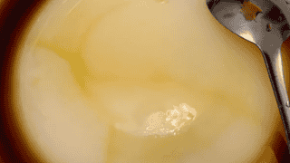 红糖凉糕的制作与品尝