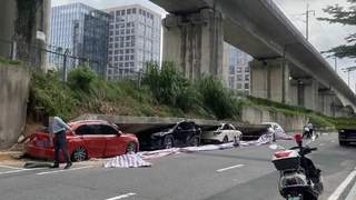 暴雨后深圳一园区围墙倒塌多车受损严重！街道办：协商赔偿中