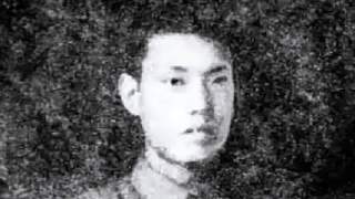 1929年,地下党员丁惟尊叛变,还要带着敌人去火车站抓人,他的妻子知道后,连忙说:“我要回娘家,让我和你一起去火车站吧!”青岛街头照样热闹,人群喧哗,地底却翻涌暗流。一个女人搭丈夫的车去火车站,嘴上说回娘家,心里却要把一条线从刀口上救出来,这趟同行,改变了几个人的命。丁惟尊,地下党...