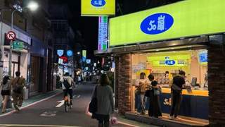 排队4小时“顶流”首店，背后是半个奶茶江湖的恩怨情仇