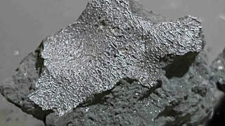 一陨石砸穿美国民宅，携带外星“生命催化剂”！NASA科学家：多亏房主手疾眼快