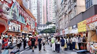 云岩区民生路洋芋成避暑经济爆款 日销两千斤带火文创消费