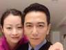 61岁温兆伦近况曝光!三婚娶赵庭生下一女,如今婚姻幸福成人生赢家