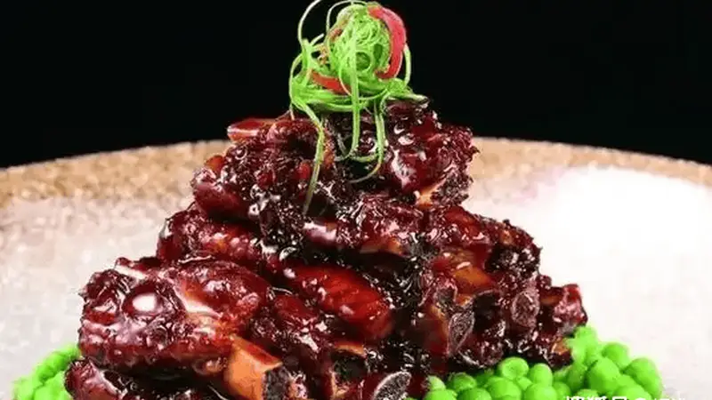 梅干菜烧排骨，这搭配绝了！一上桌就被抢光，米饭都不够吃
