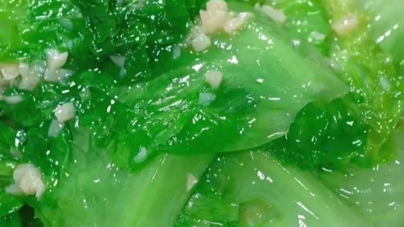 女人不要太节俭，8种“碱性零食”要多吃，养颜补雌，40像30