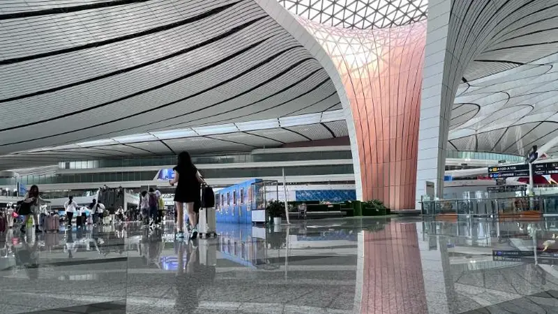 迪拜美女来中国旅游,第一次上厕所,惊讶大喊:我的马桶被偷了