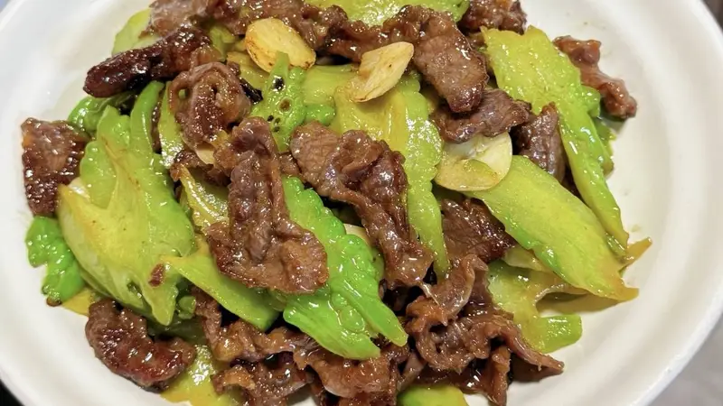 天热吃不下饭哦这道苦瓜炒牛肉清爽解腻家常好吃还十分下饭