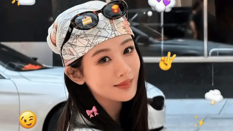 杨紫世界杯决赛现场耍帅 玩转复古嬉皮士造型