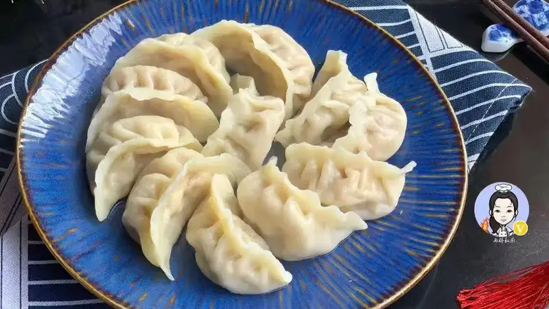 调饺子馅怕柴又出水?跟着做莲花白猪肉馅零失误 爆汁又鲜嫩