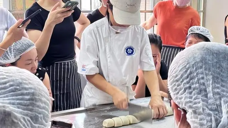 广东惠东大岭街道广式点心制作第二期培训班开讲 精进面点技艺