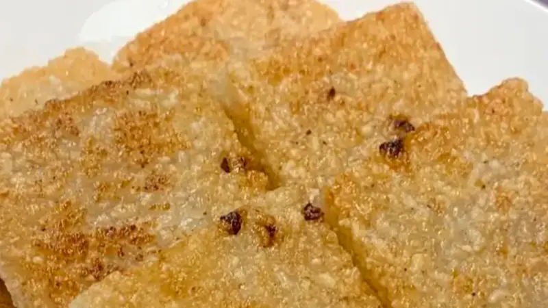 重庆油炸糍粑成火锅解辣神器 甜咸风味各具特色