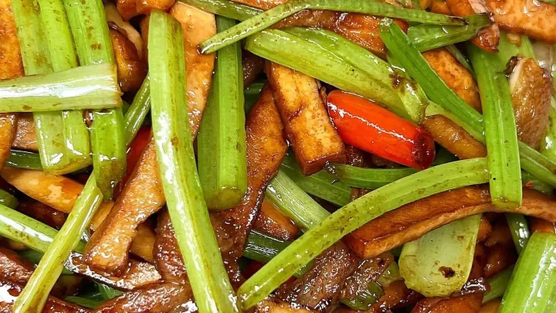 芹菜炒香干家常做法出炉 香脆入味比肉香