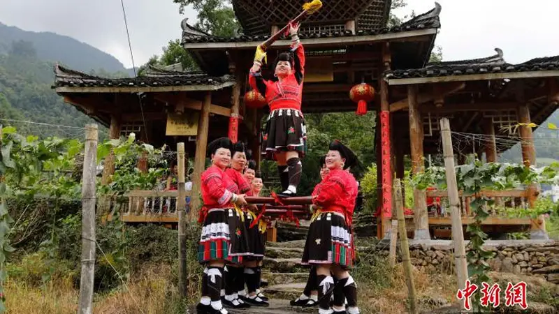 广西龙胜泗水欢庆红衣节 多彩民俗“嗨翻天”