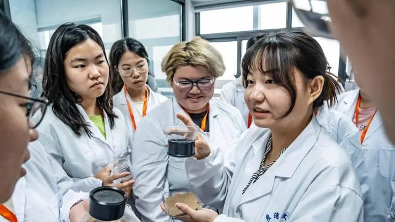 浙江杭州：青年学子走进良渚遗址与保护现场