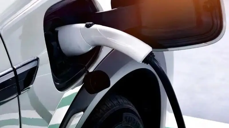 换车比换手机都勤,电车平均车龄仅1.8年,不到油车¼