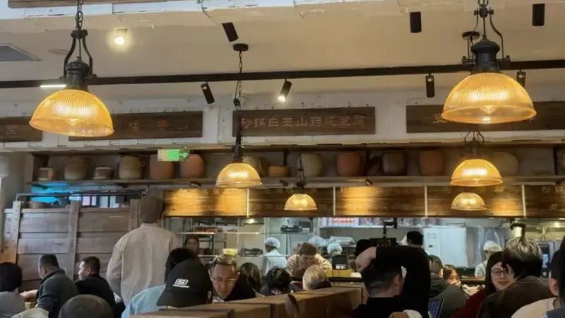 西贝关店转型引争议：储值卡失效消费者不满
