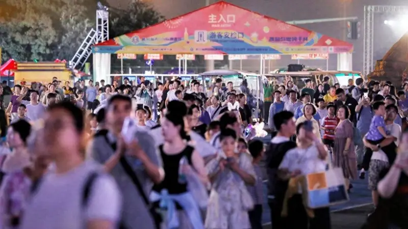 第36届青岛国际啤酒节 夜幕金沙滩啤酒城悠然启幕浪漫夏夜