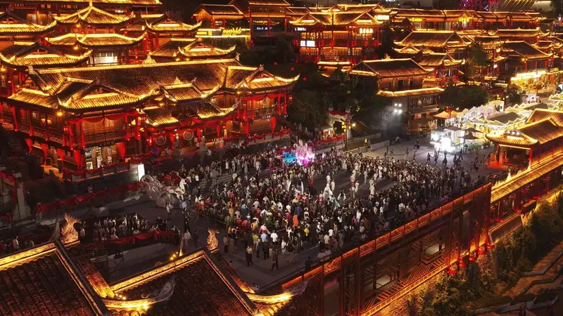 湖北宣恩暑期夜游NPC互动、素人歌会火爆 激活夏季文旅新场景