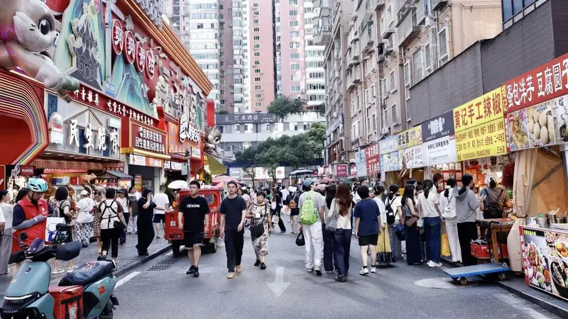 云岩区民生路洋芋成避暑经济爆款 日销两千斤带火文创消费