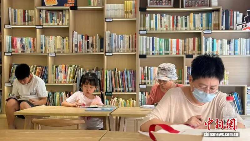暑期打卡新地标 “小而美”特色书房火遍全国