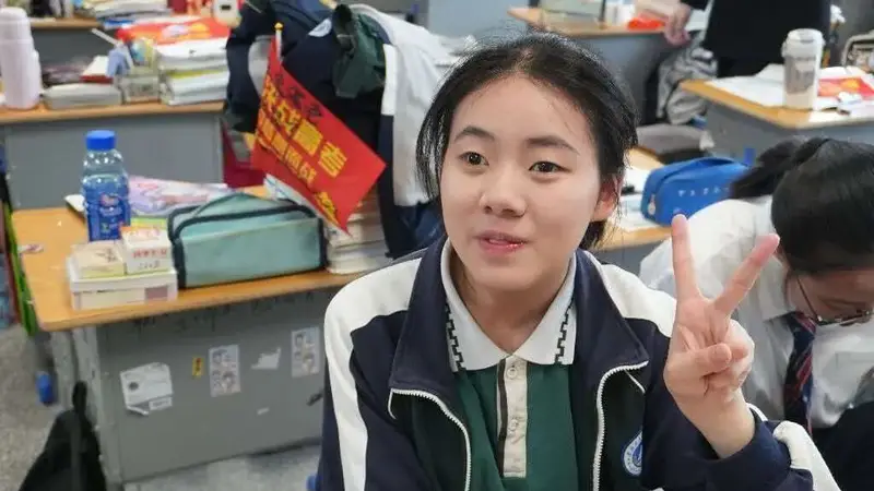 湖北孝感脑瘫女孩603分考上海南大学 校方暖心制定专属帮扶方案