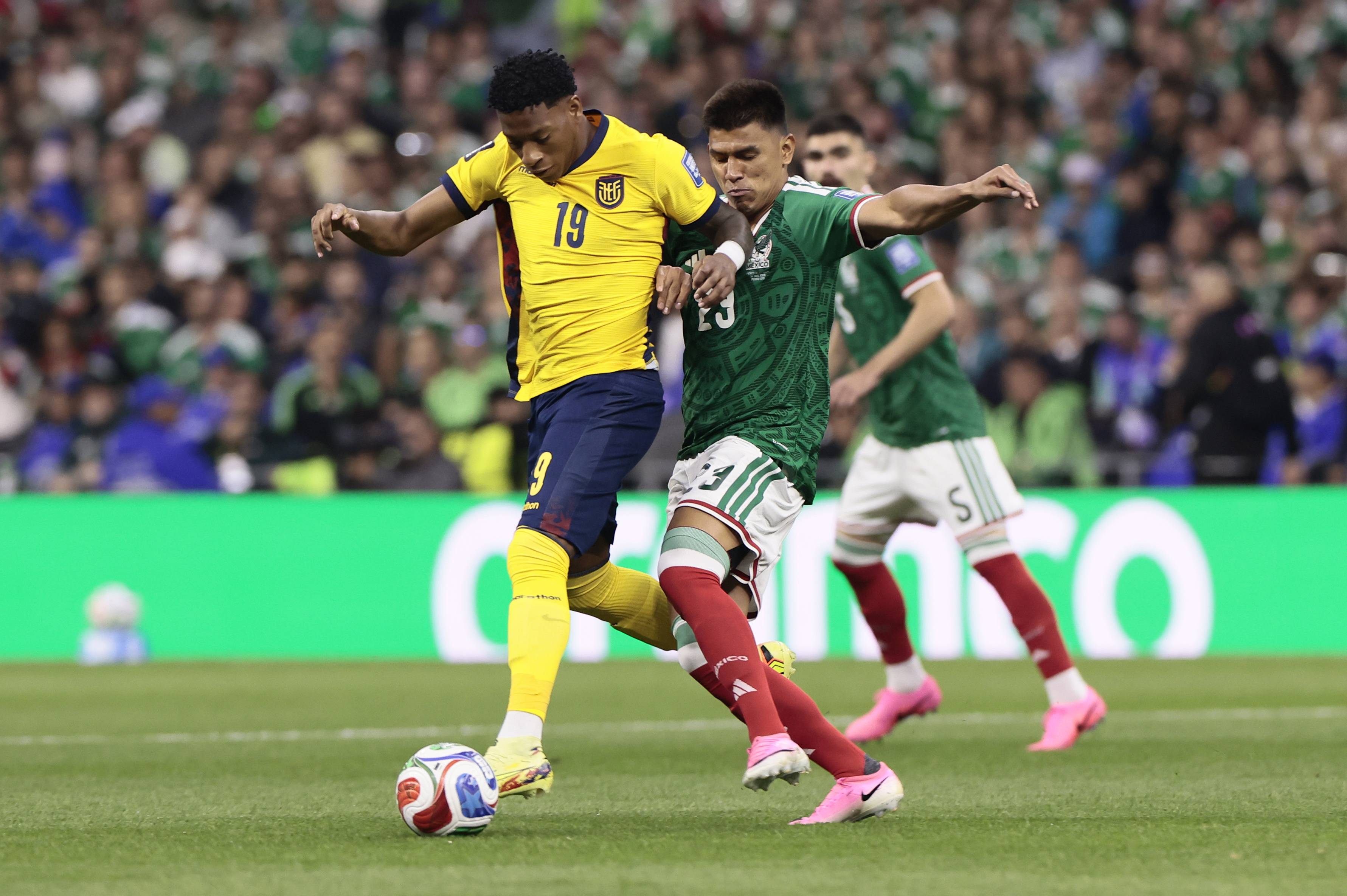 世界杯-基尼奥内斯传射因卡皮耶捂嘴染红 墨西哥2-0厄瓜多尔进16强
