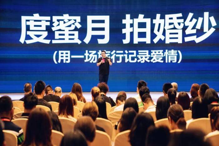 婚纱照还在，拍婚纱照的铂爵旅拍没了