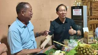 芒市夜食:一席景颇手抓饭,吃尽滇西边城烟火