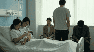 疼了3天终于生了女儿，回到病房老公直接说离了吧，我爸妈都低着头，我抱起孩子发现脚踝上有个胎记不对劲