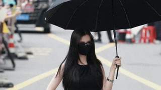 虞书欣横店通勤穿搭走红被称横店时装周！夸张词条引发网友吐槽！