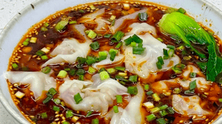 浓麻鲜辣汤汁醇厚，一碗抄手吃透地道渝式风味