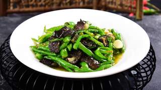 衡阳正宗湘菜店人气火爆 盐菜扣肉成食客追捧招牌