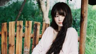 田曦薇分享新随拍 浅粉上衣搭玫红长裤尽显夏日元气少女感