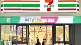7-Eleven起诉耐克运动鞋“橙绿红”配色侵权，发售日期也是7月11日