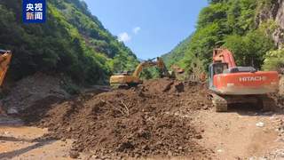 甘肃陇南发生山体滑坡,造成33人被掩埋,已成功救出17人,仍有16人被埋