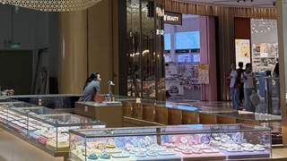 买“三金”半年便宜近两万 但“买涨不买跌”让金店更发愁？