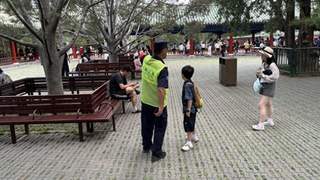 调查｜游客中暑怎么办？公园药箱不妨多些防暑降温用品