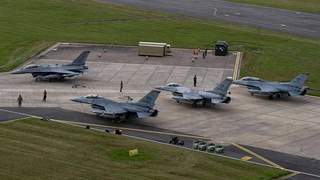 美12架F-16CJ野鼬战机飞抵约旦，伊防空系统面临“开机即被摧毁”