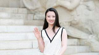 单依纯巴黎高定秀场生图释出：黑白极简长裙诠释香奈儿优雅松弛感