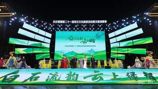包头白云鄂博：雨中启幕奇石盛宴，共赏矿石奇观