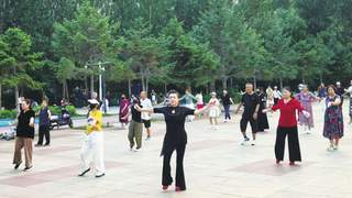 幸福公园成市民夏日傍晚好去处 多元场景尽享惬意时光